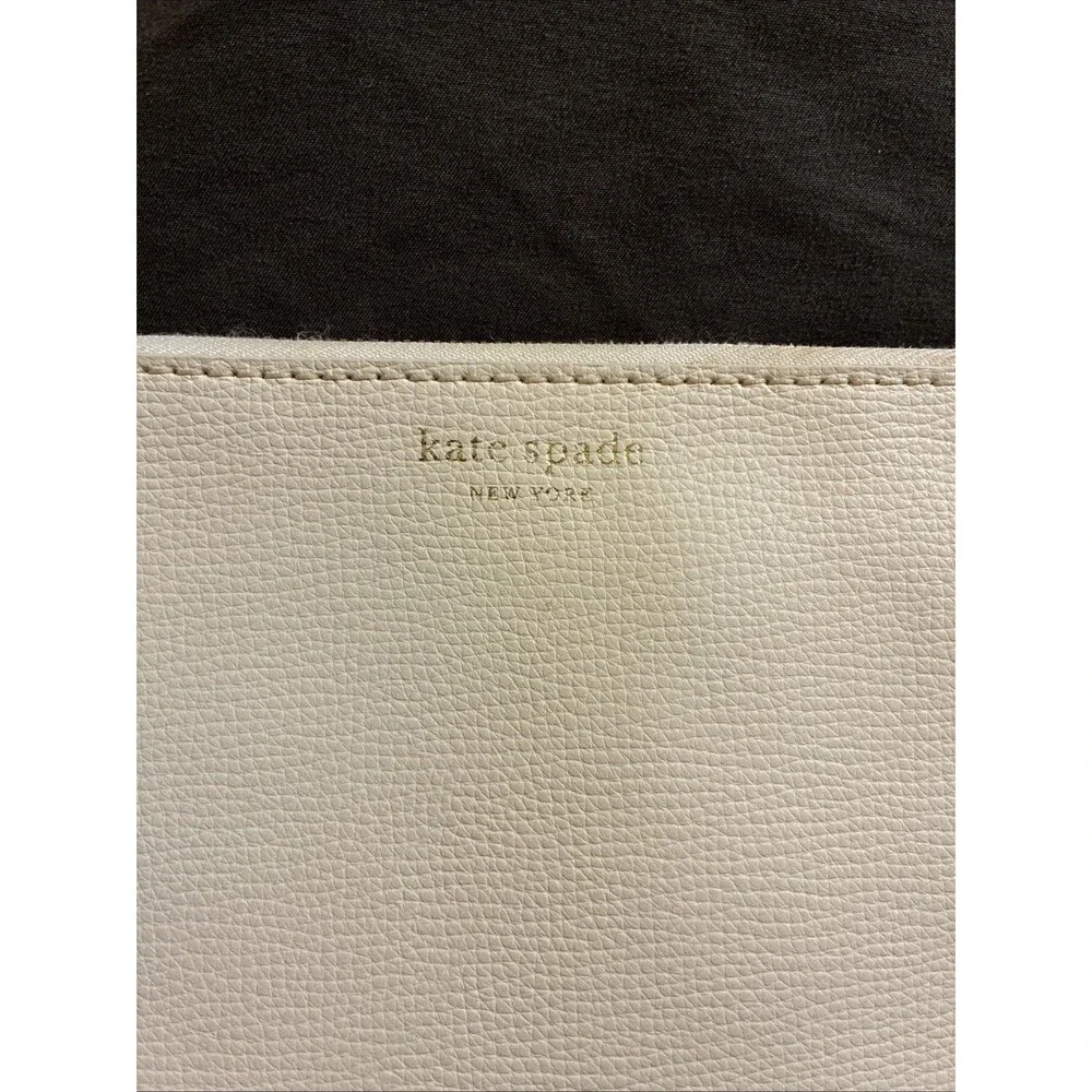 Kate Spade New York Pebbled Leather Wristlet White Sleek Elegant Classy Preppy